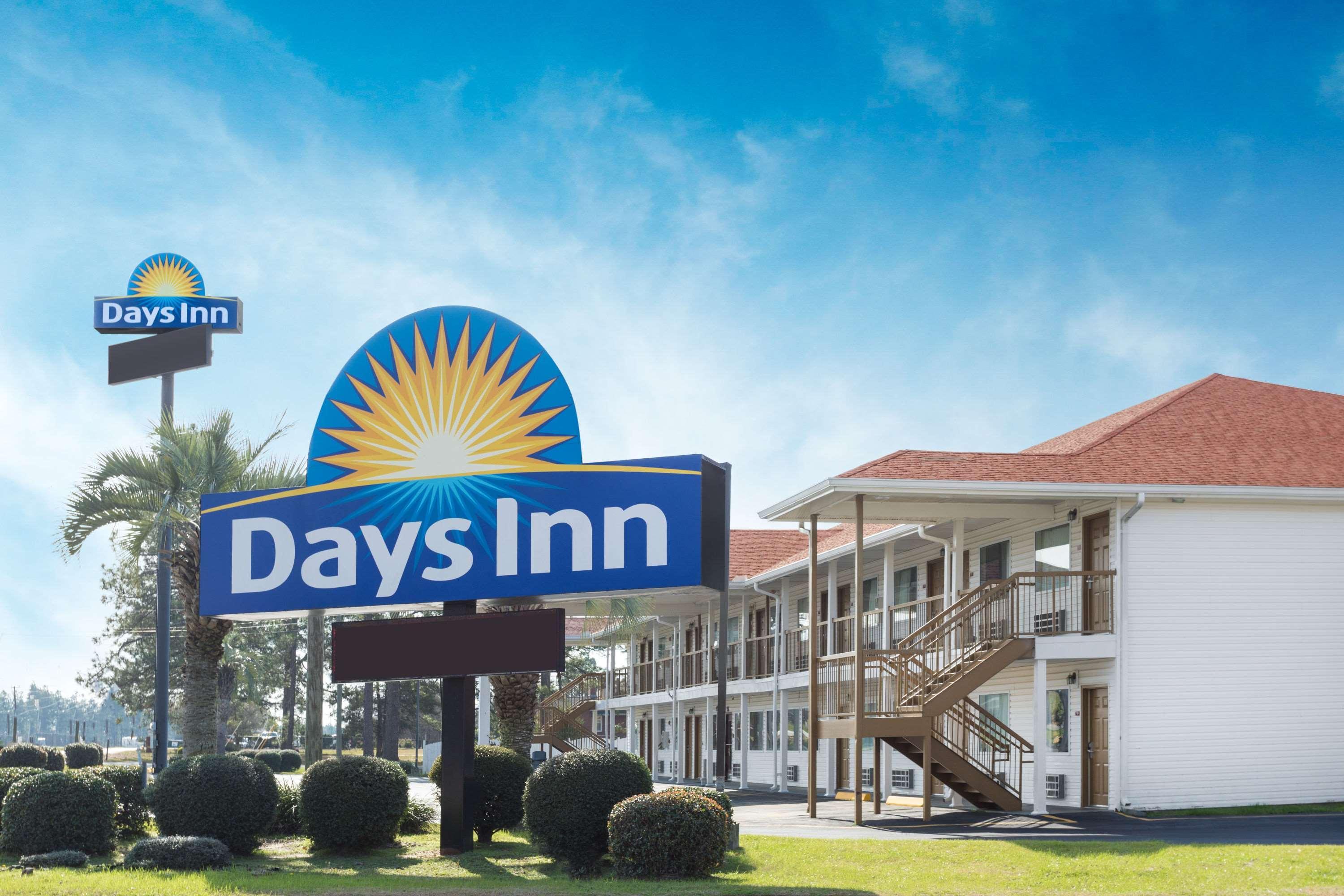 Economy Inn By Oyo Ашбърн Екстериор снимка
